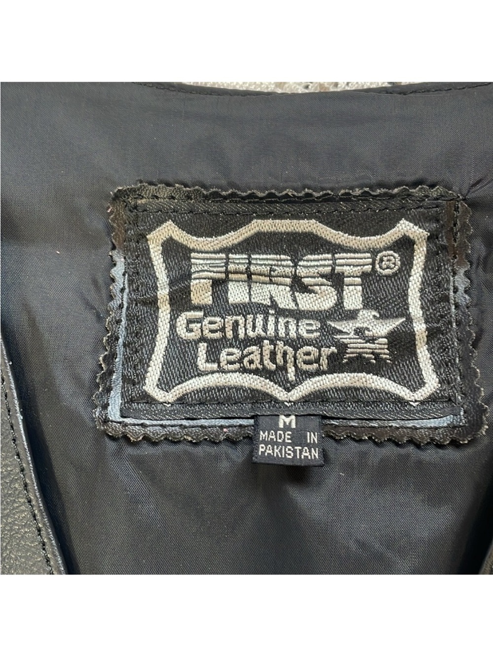 Leather vest size medium - Picture 6 of 10